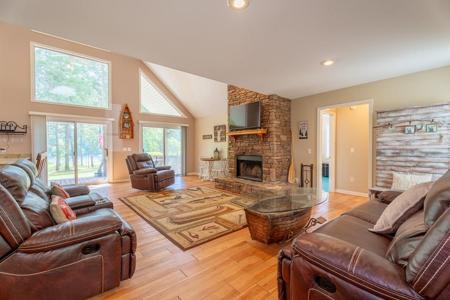 2201 White Dr
