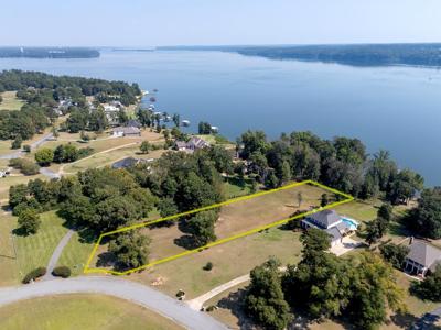 233 Robert E Lee Way