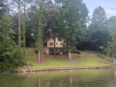 460 Lakeview Rd