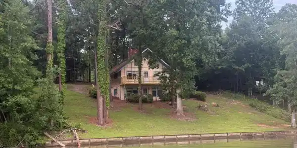 460 Lakeview Rd