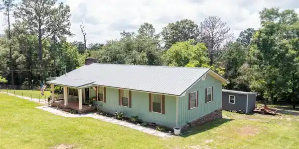 384 Lakeview Dr