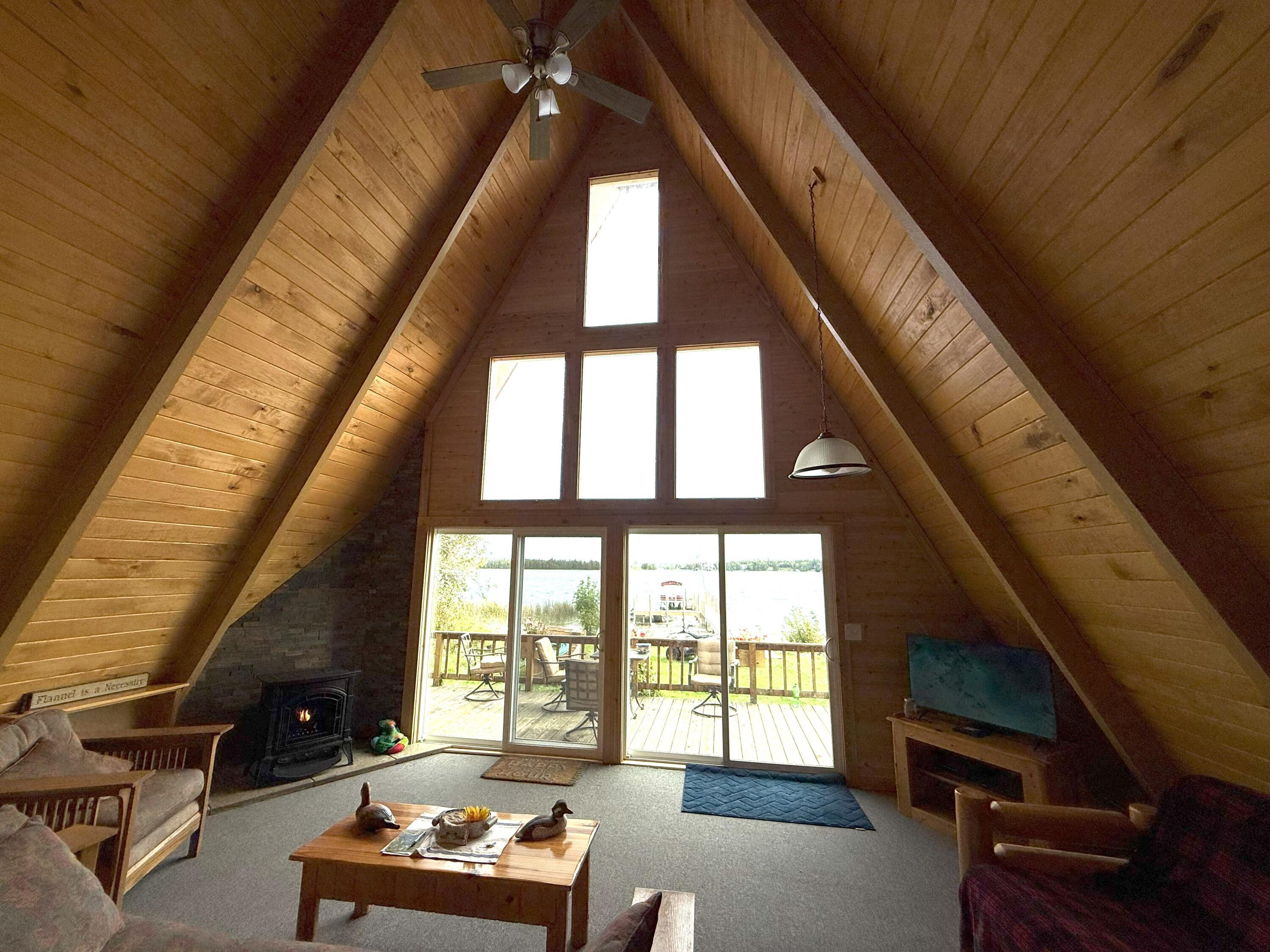 Image 4: Living Room 2