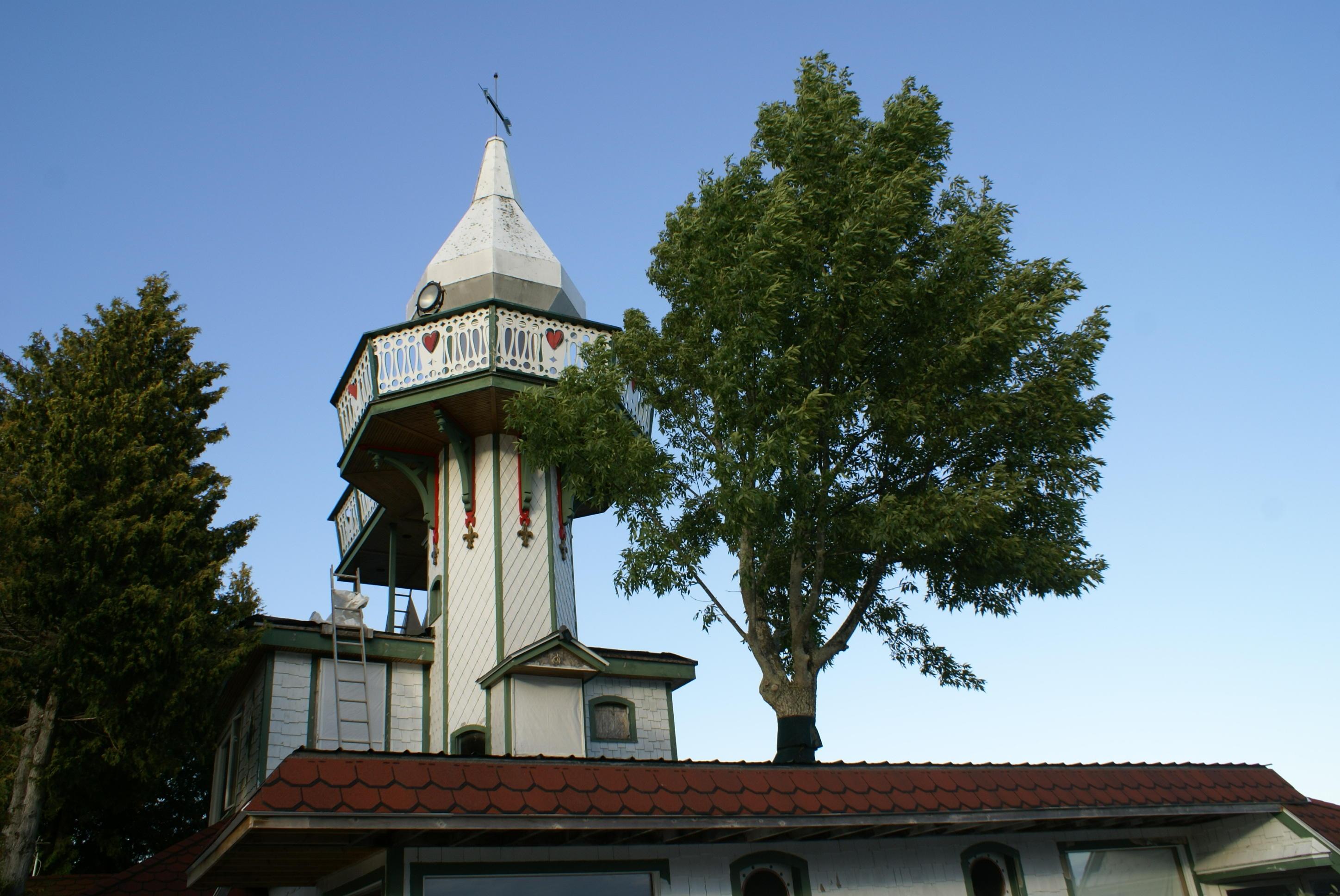 Image 2: 2 Turret with Balcony