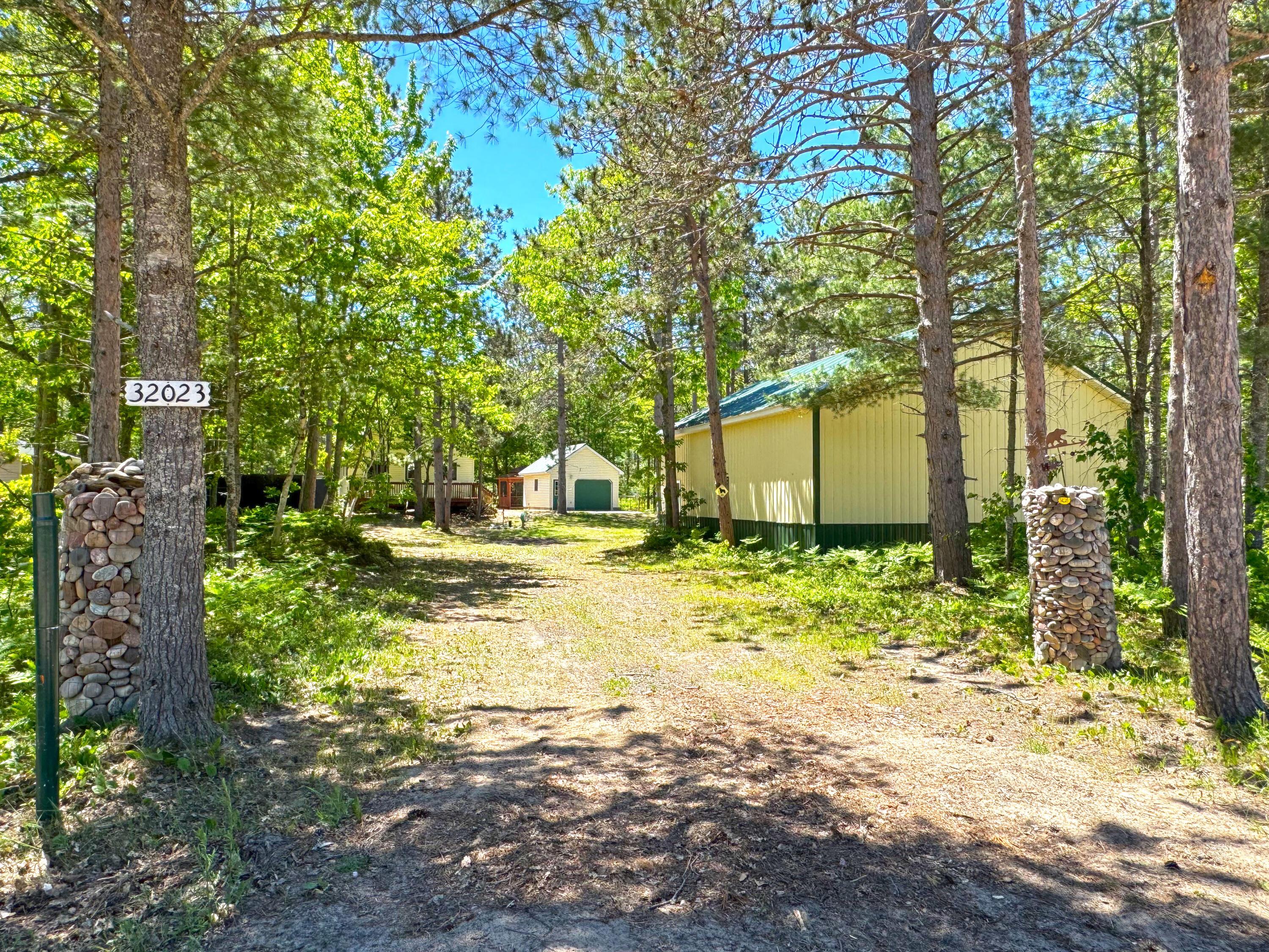 Image 2: 32023 W Vermillion RD