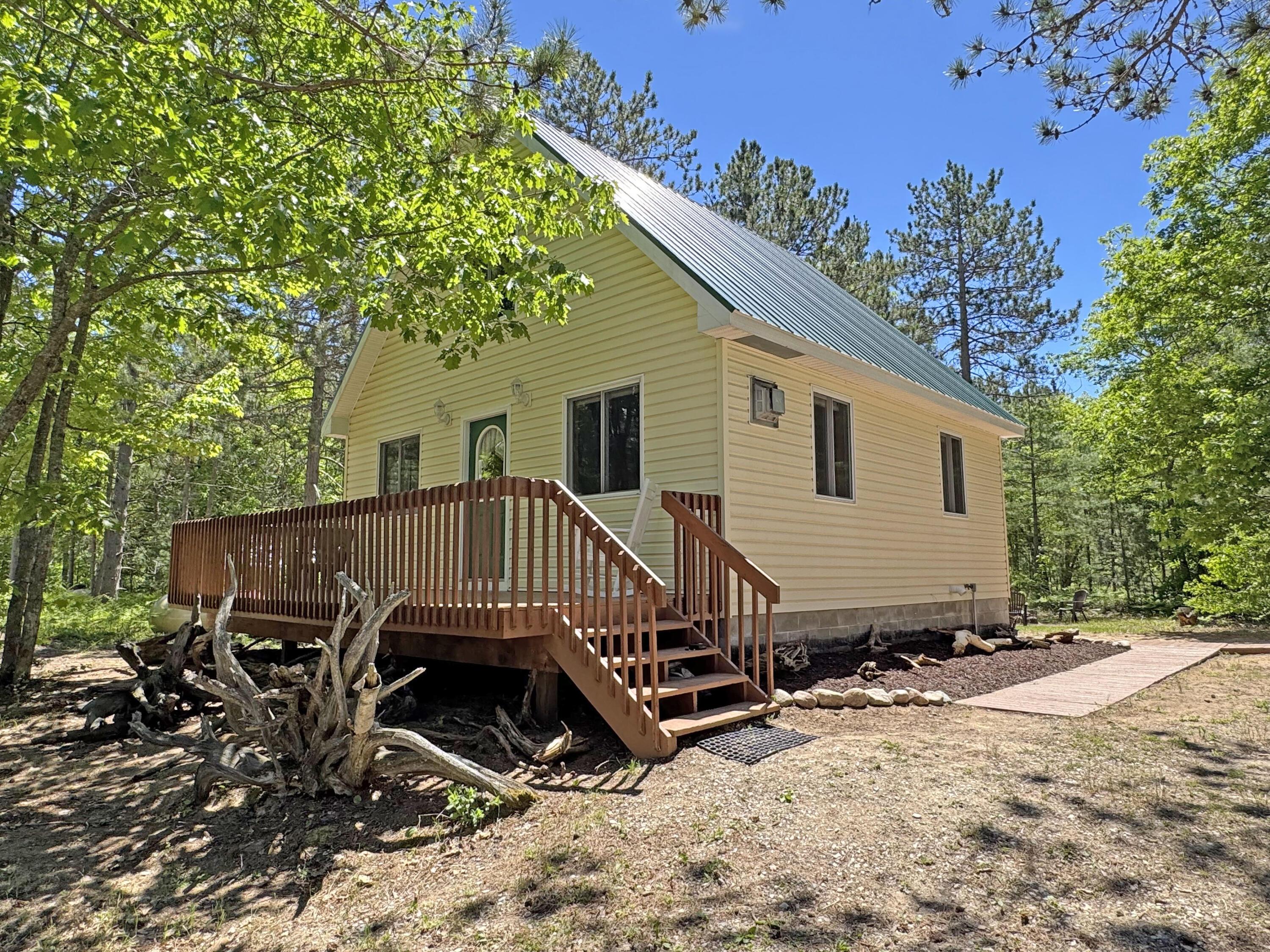 Image 4: 32023 W Vermillion RD