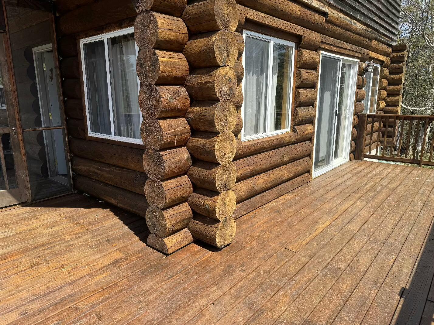 Image 3: 2nd story deck
