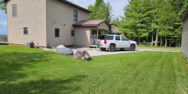 Image 4: Backyard