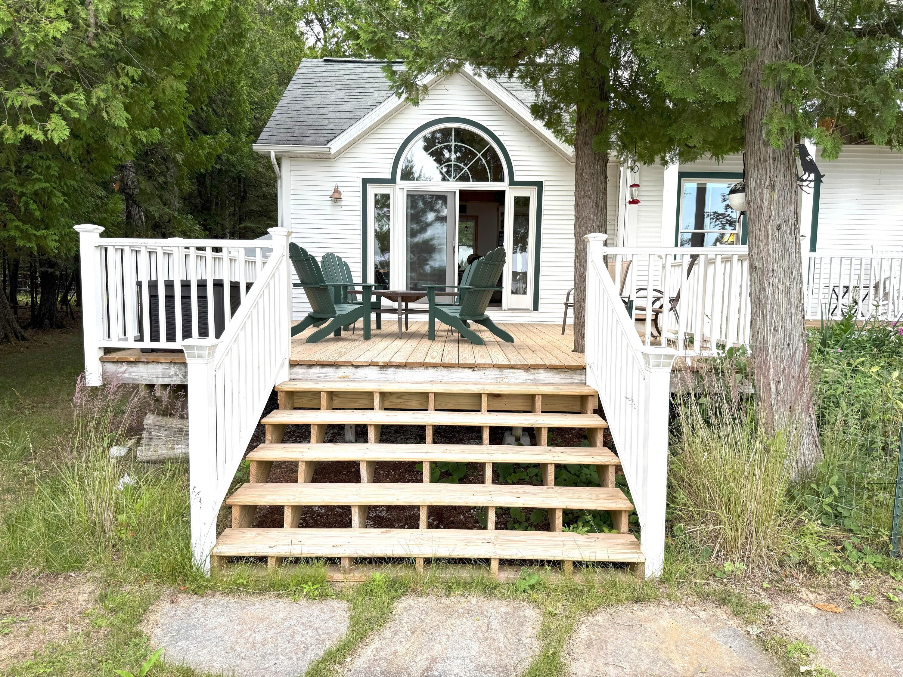 Image 2: Exterior - rev