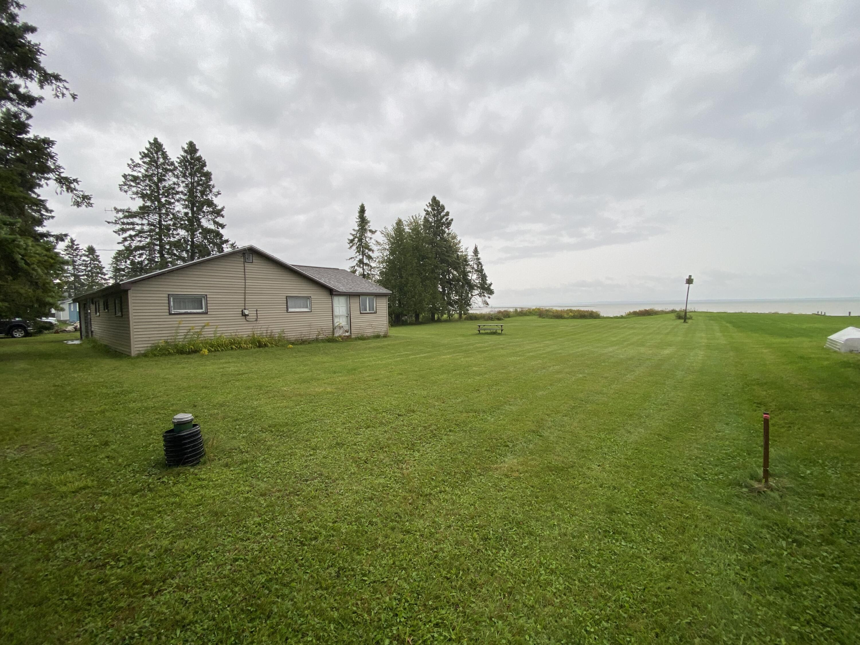 Image 3: waterfront cottage