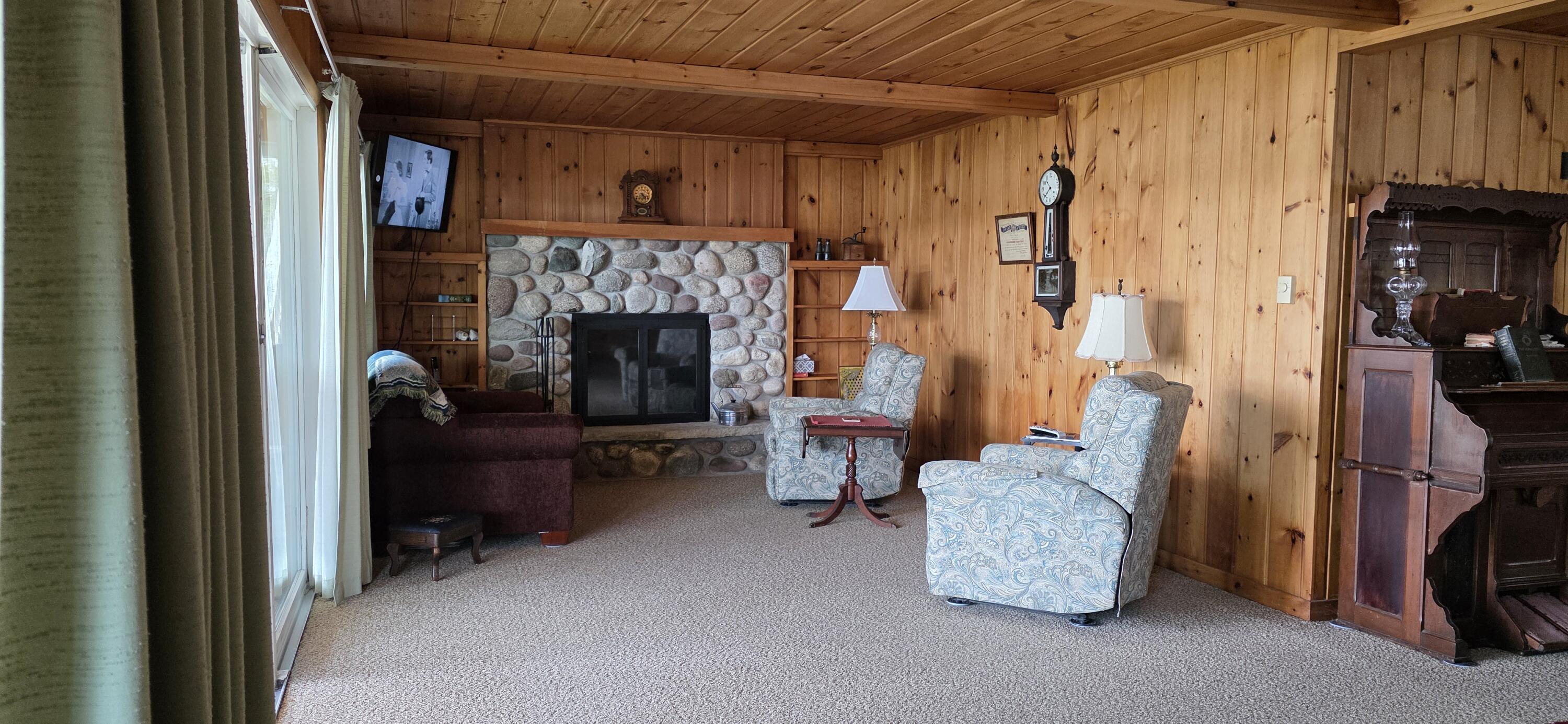 Image 4: 3 Living Room with Fireplace