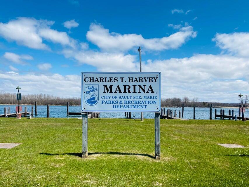 Image 2: City Marina less than 1/2 mile away