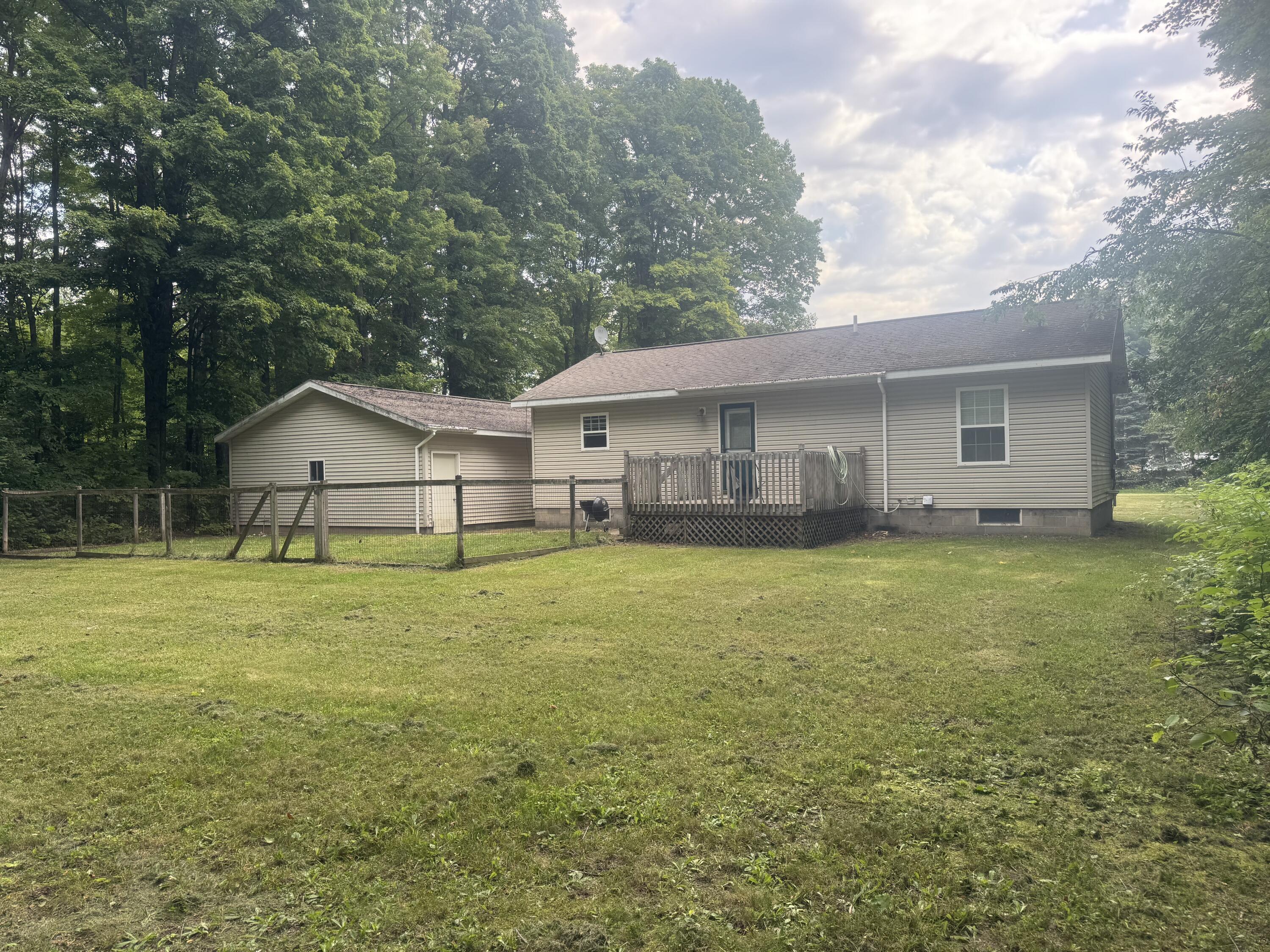 Image 2: S-541 back of home