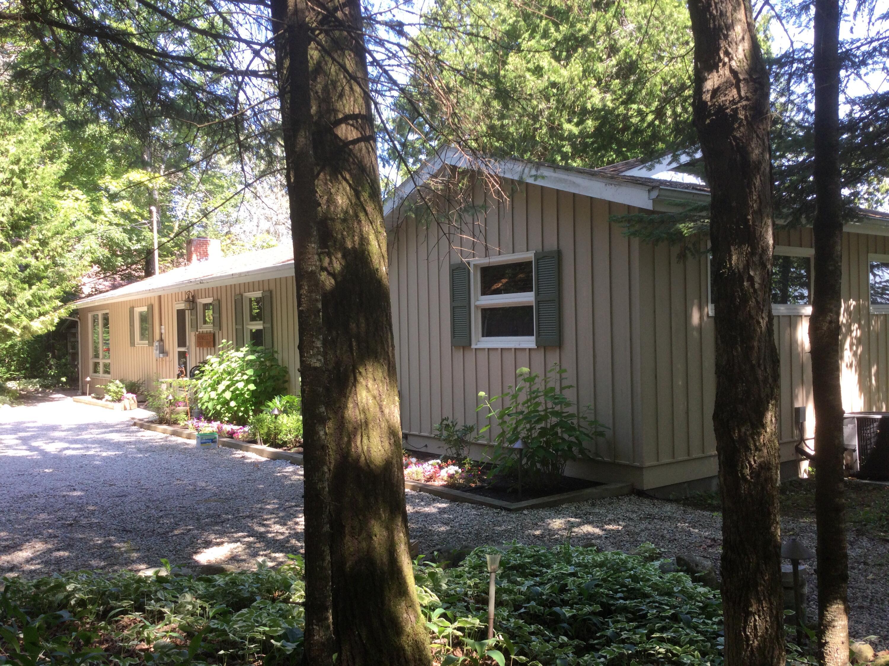 Image 1: View from driveway