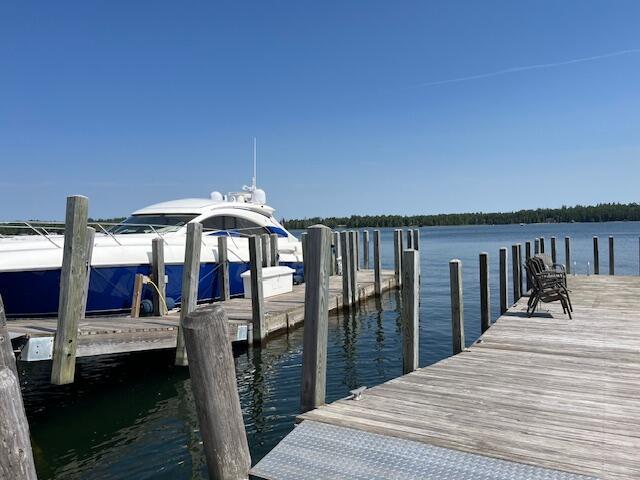 Image 4: Dock for yacht