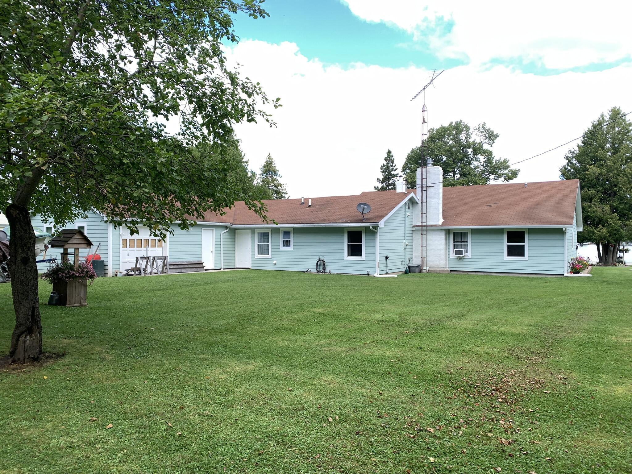 Image 4: Back of house and garage