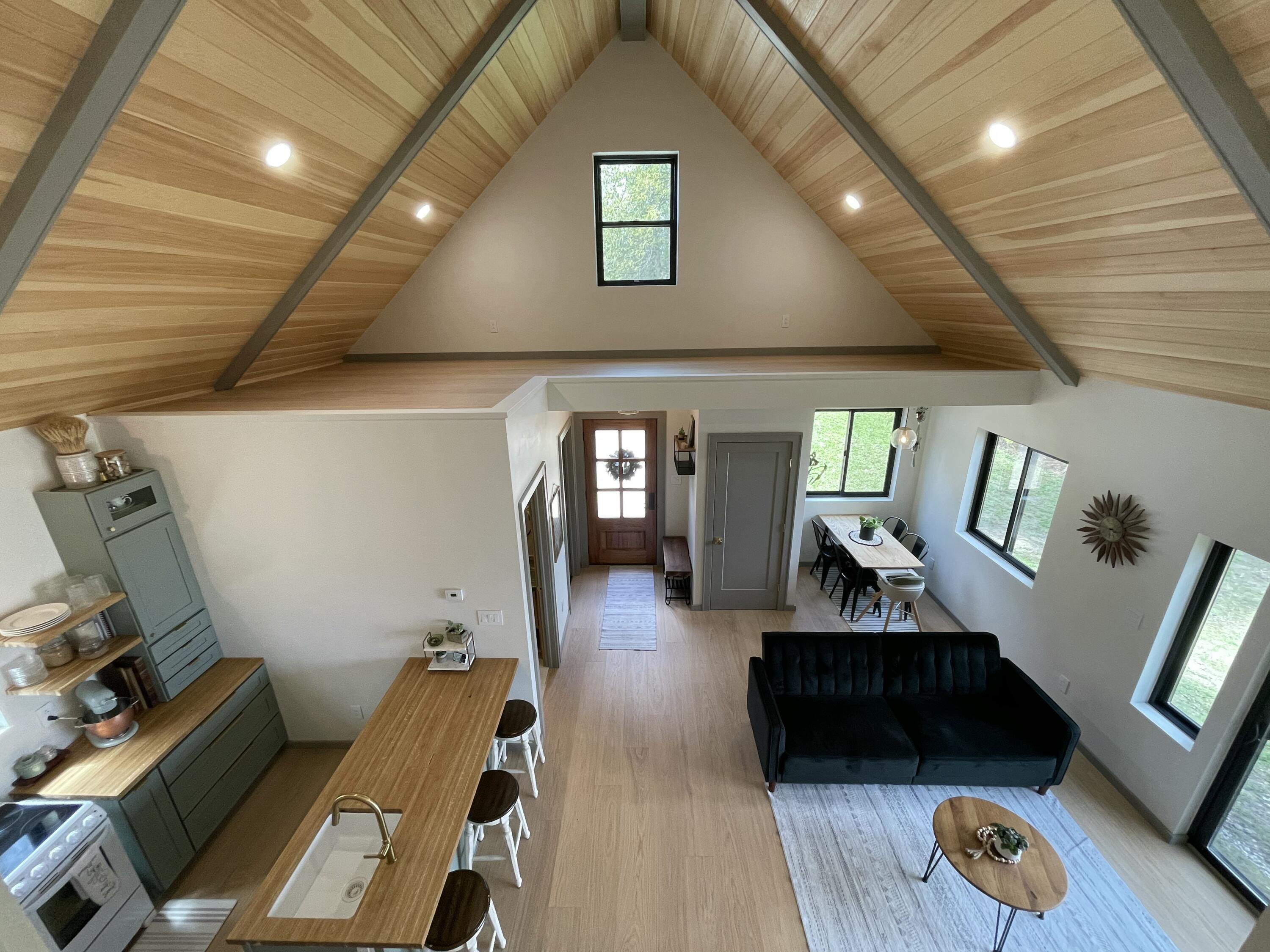 Image 2: Towering Vaulted Ceiling