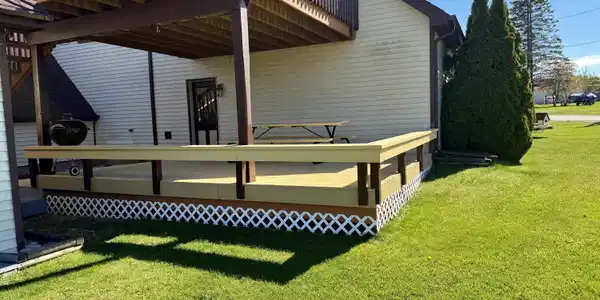 Image 4: Grilling Deck