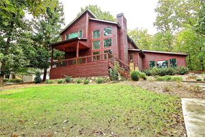 619 Lakeshore Drive