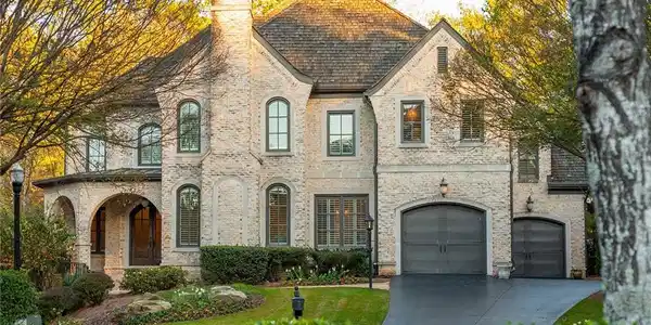 425 Prestwick Court