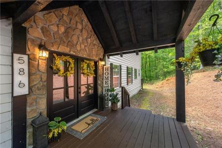 586 Pine Trail