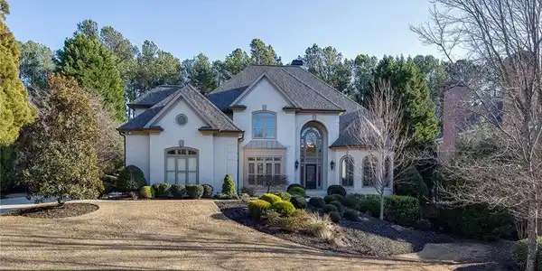 1020 Lake Shore Overlook