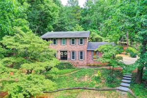 881 Lakeshore Drive