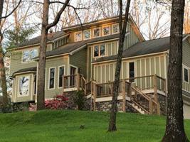 595 Lakeshore Drive