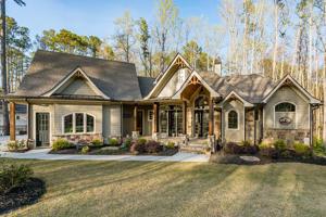 942 Pine Circle