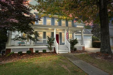 128 Woodbury Lane