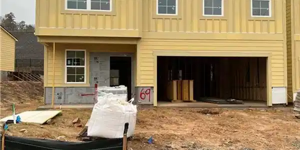 212 Lakeside Place