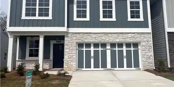 380 Lakeside Court