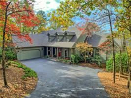 90 Summit Drive W
