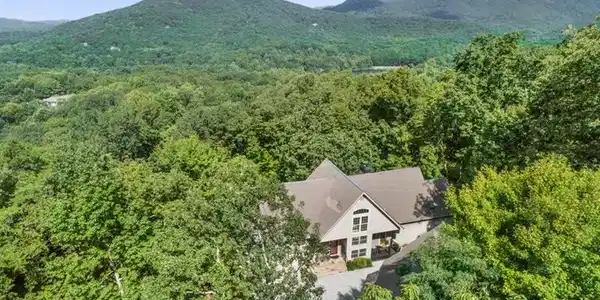 976 Fairway Drive