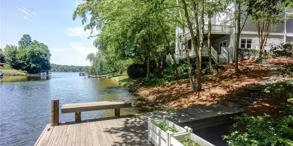 2120 Lake Shore Landing