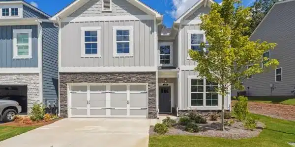 376 Lakeside Court