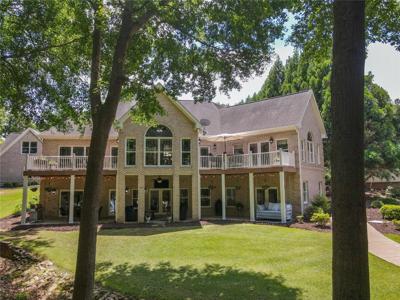 305 Lakeshore Drive