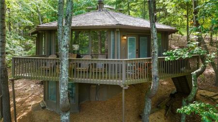 29 Treetopper Lane