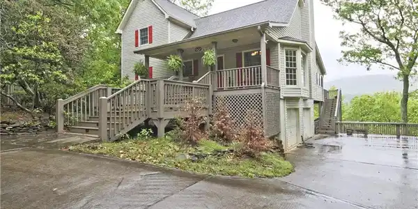 212 Bee Tree Ridge Court