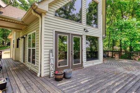 833 Bear Creek