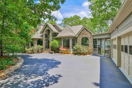 912 MCELROY MOUNTAIN Drive