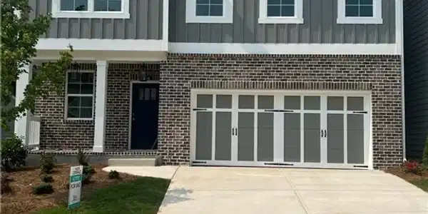 404 Lakeside Court