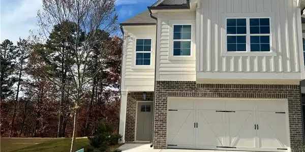 241 Lakeside Place