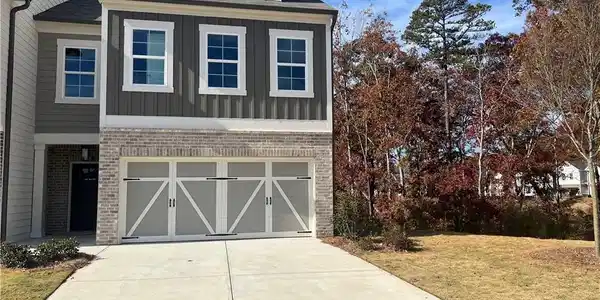 245 Lakeside Place