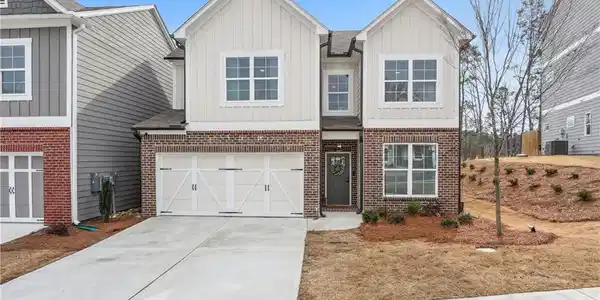 221 Lakeside Place