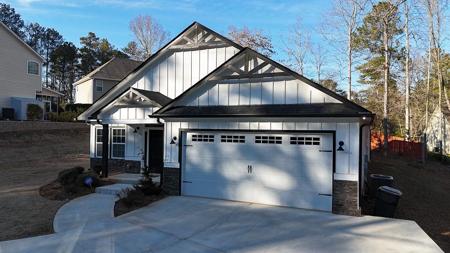 8162 Lakeview Parkway
