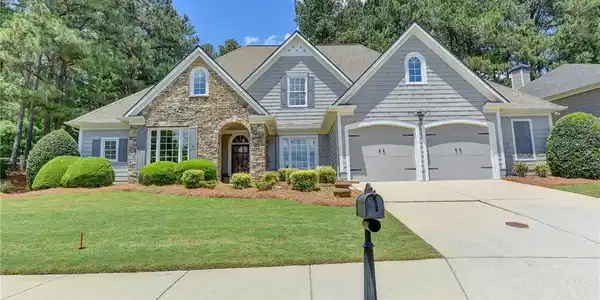 100 Lake Windward Landing