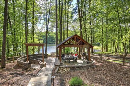181 Fox Den Circle