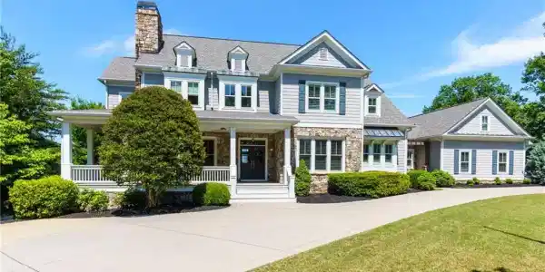 23 Waterside Drive SE