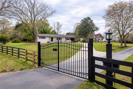 5605 Burke Lane