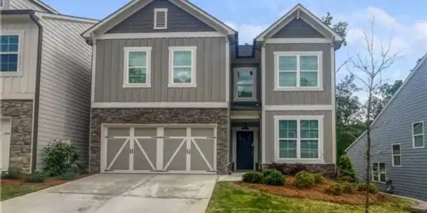 413 Lakeside Court